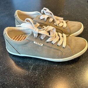 Taos tan sneakers size 7